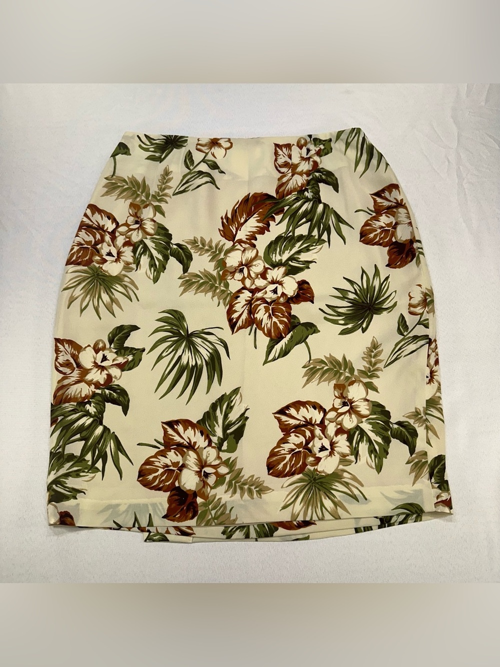 Chaus Skirt Size 10 Mock Wrap Lined Beige Greens Tans Browns Hibiscus - Picture 8 of 11
